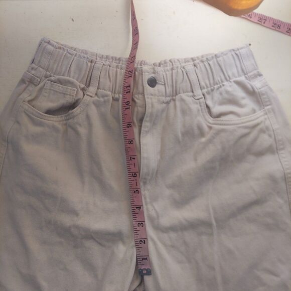H&M Beige Denim High Waist Cropped Tapered Jeans Elastic Waist Sz 8 - Picture 7 of 10